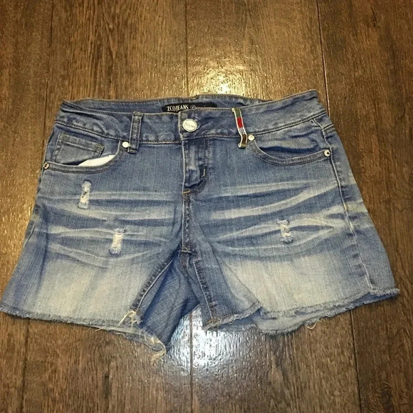 Zco Light Wash Mid Rise Distressed Denim Shorts Junior Size 7 - Picture 4 of 6